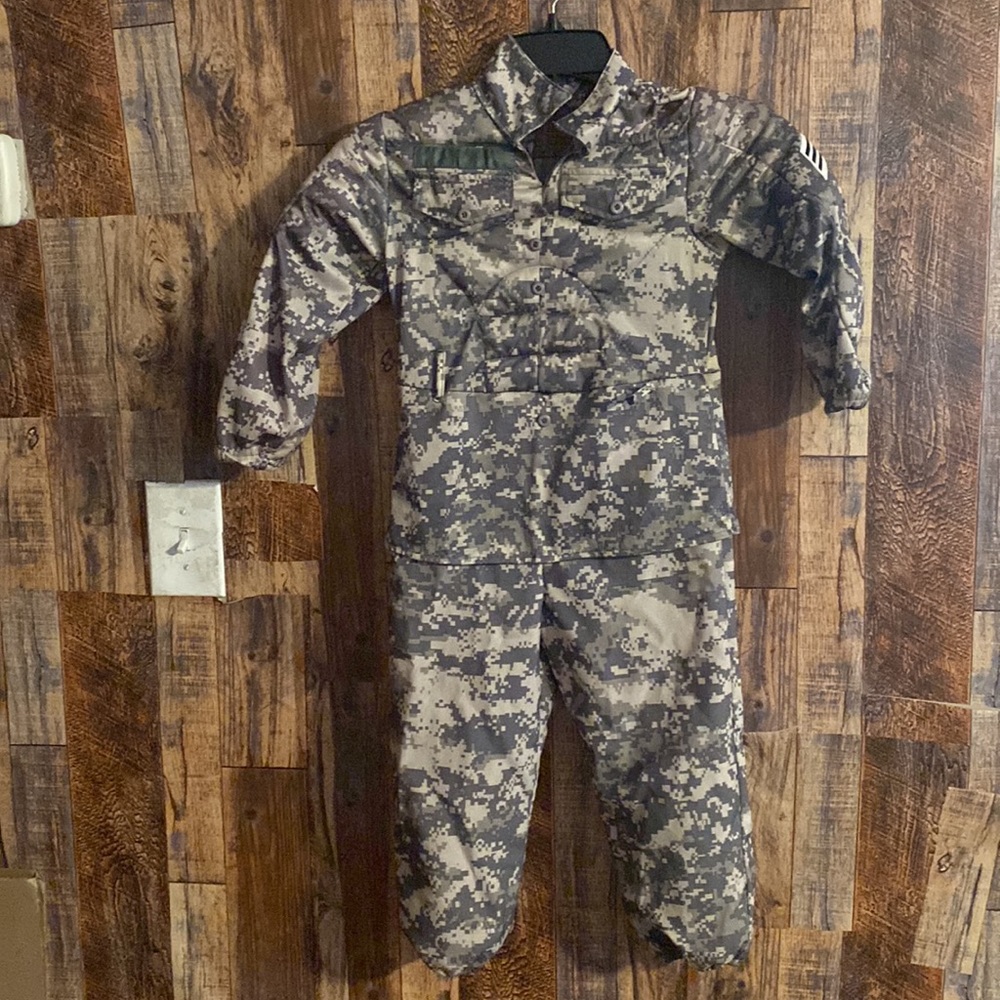 Army Como uniform Length 34 waist 13 inseam 16 bust to bust 14 sleeves 12